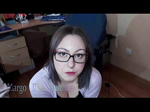 ❤️ Seksi djevojka s naočalama duboko siše dildo na kameri ️❌ Analni video kod nas ☑